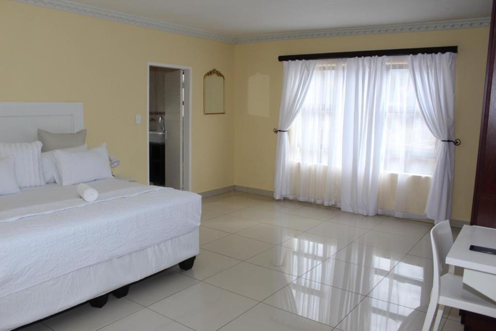 Dineo'S Lodge And Spa Burgersfort Extérieur photo