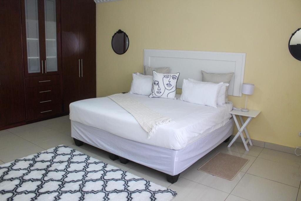 Dineo'S Lodge And Spa Burgersfort Extérieur photo