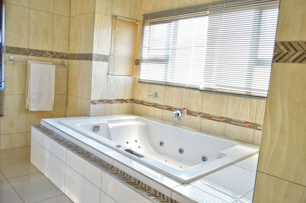Dineo'S Lodge And Spa Burgersfort Extérieur photo